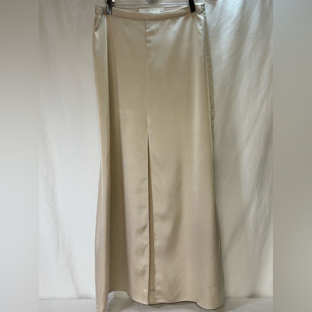ASTR THE LABEL Vitella Ecru Satin Minimalist Elegant Chic Formal Maxi Skirt M